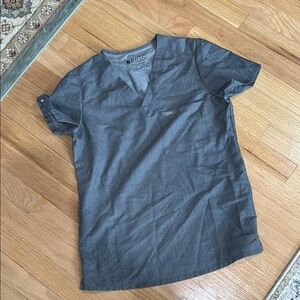 FIGS Women’s Gray Scrub top